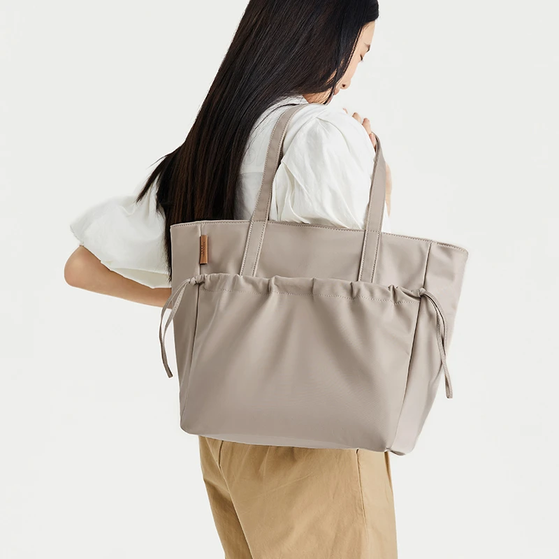 莱夫尼龙帆布托特包女大容量学生2025新款旅游包包轻便通勤单肩包