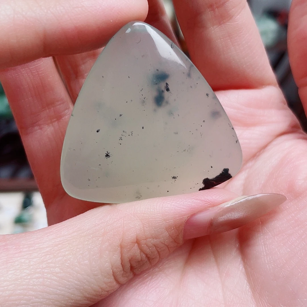 岫玉未镶嵌颈饰颈饰