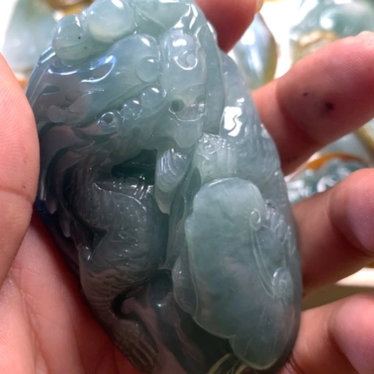 翡翠未镶嵌颈饰马**哥翡翠