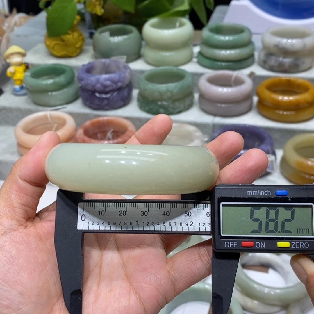 石英岩玉未镶嵌手镯