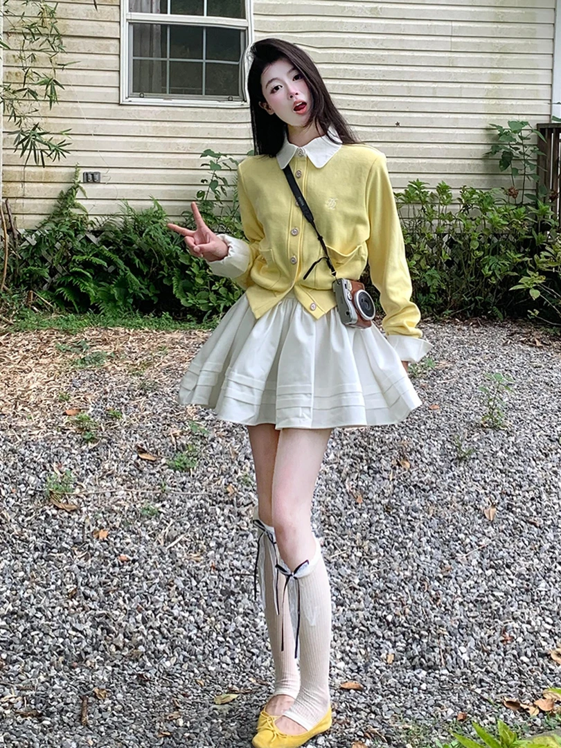 2025早秋超火一整套洋气减龄时尚休闲通勤风穿搭黄色开衫短裙套装