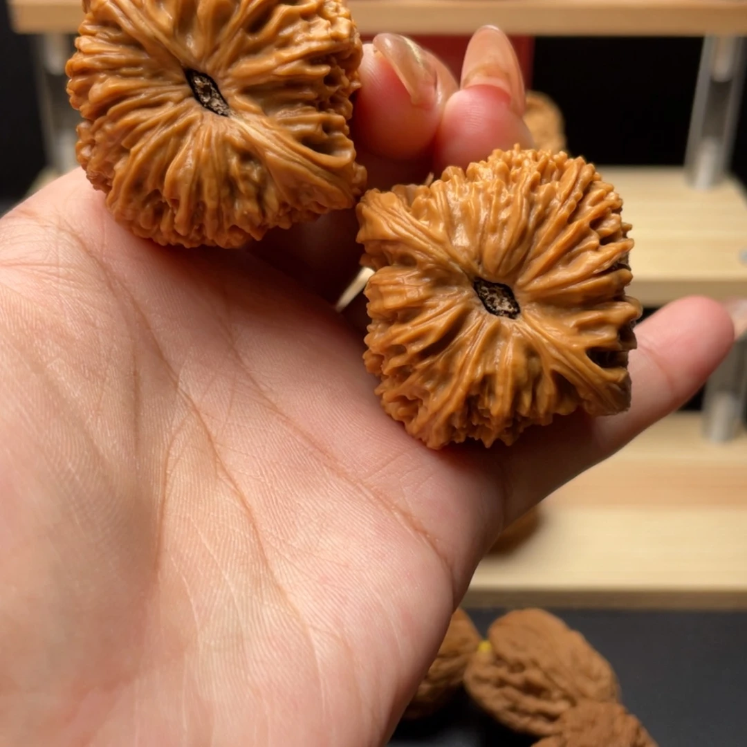 【闪购商品】文玩核桃把件山*河22号大克重三角高炮