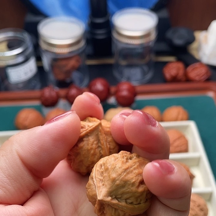 小***涂文玩核桃把件三棱