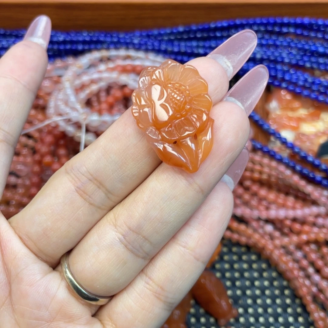 南红玛瑙未镶嵌颈饰向日葵