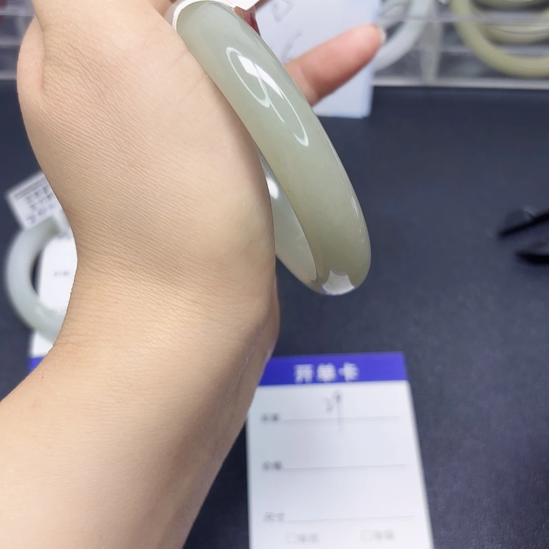 石英质玉未镶嵌手镯29/6362