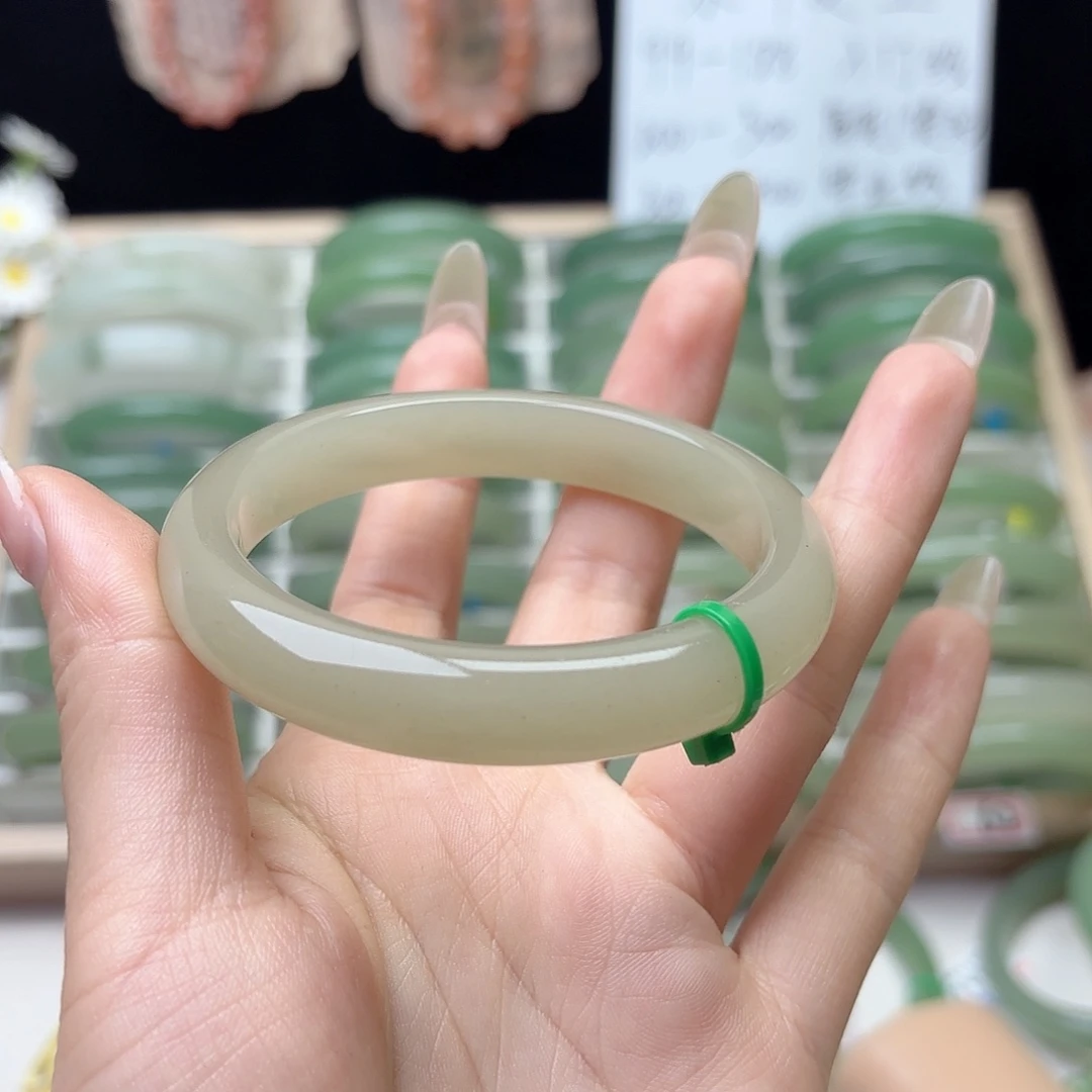 石英质玉手镯未镶嵌58