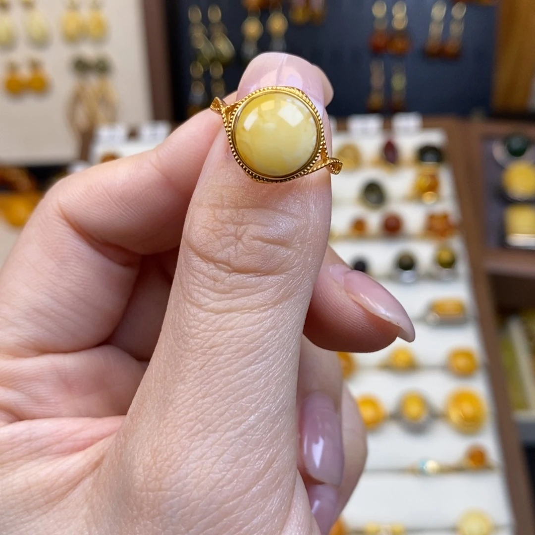 裸石琥珀未镶嵌成品