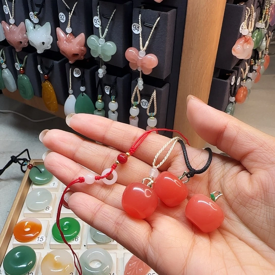 石英质玉未镶嵌颈饰