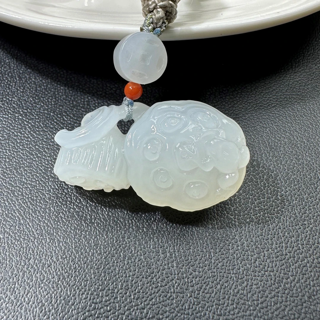 俄料白玉芭莎料苏工手工雕刻并蒂莲藕（裸石12*30mm）吊坠白色女士