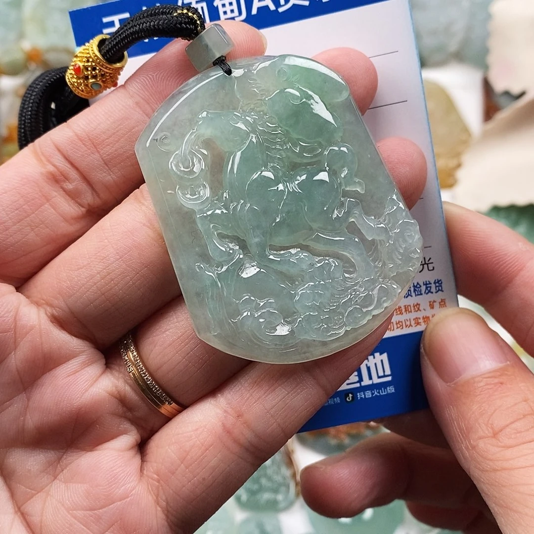 翡翠未镶嵌颈饰马