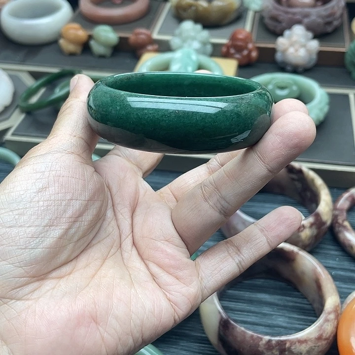 未镶嵌手镯石英岩玉