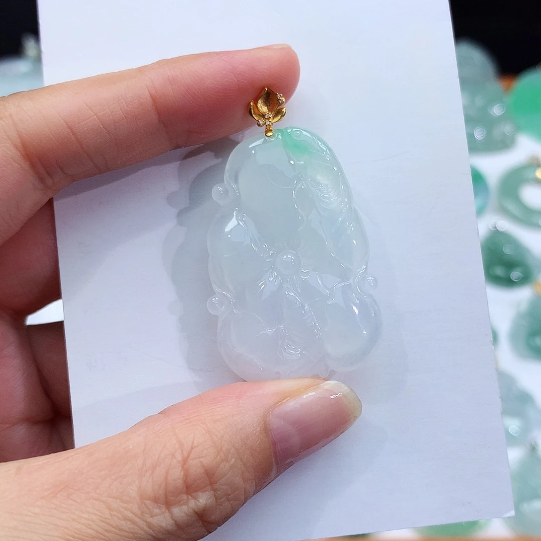 翡翠18K金镶嵌颈饰翡翠吊坠