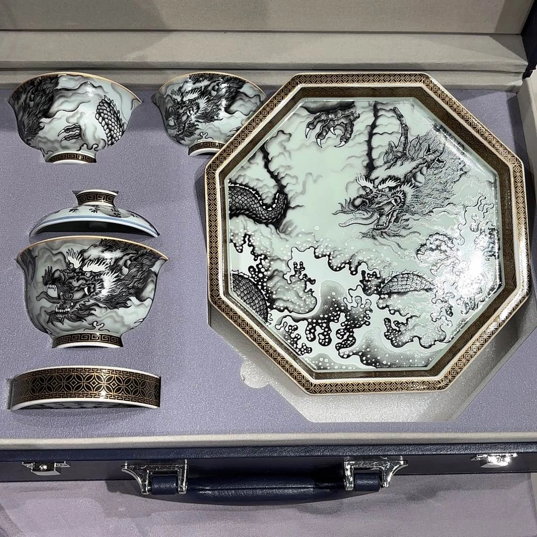 瓷片景德镇瓷器精品陈列