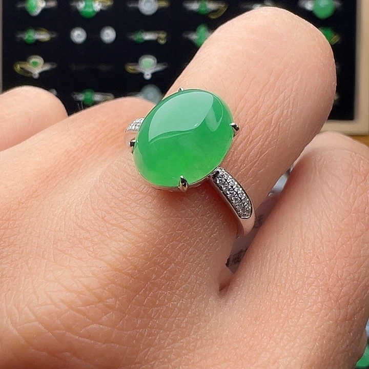 翡翠18K金镶嵌颈饰戒指