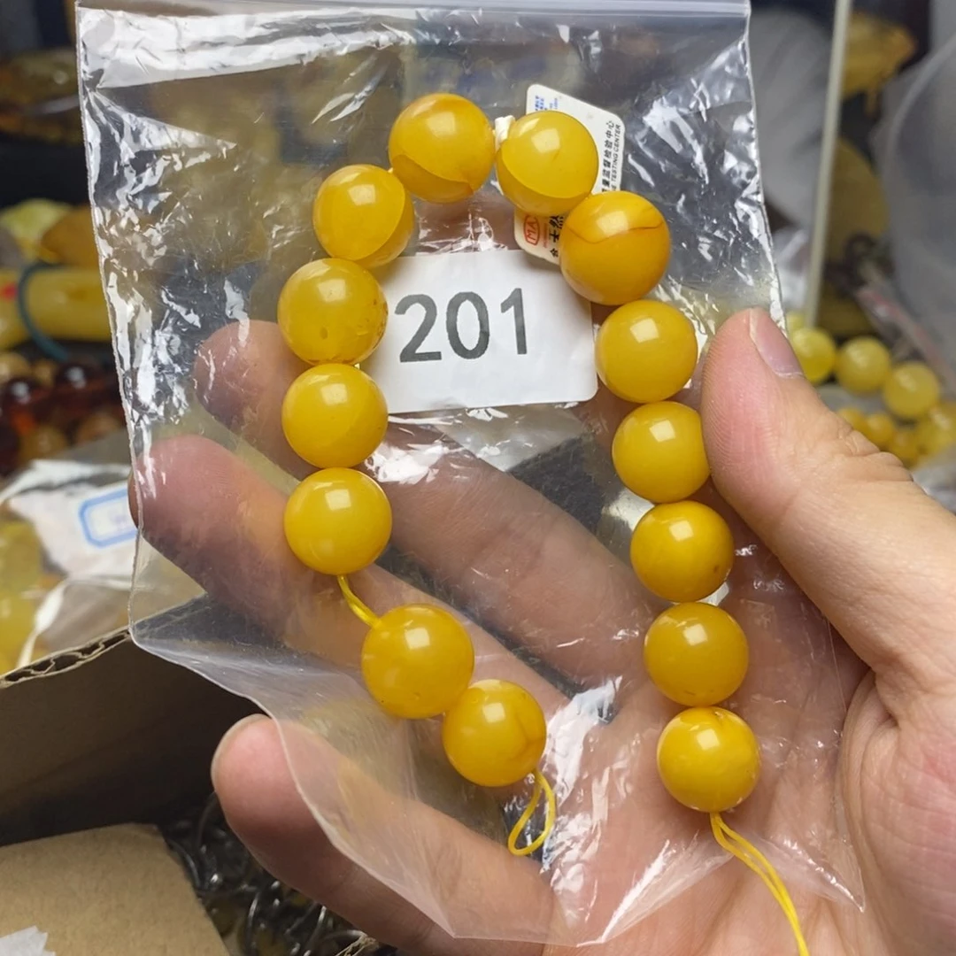 未镶嵌琥珀珠宝奇石