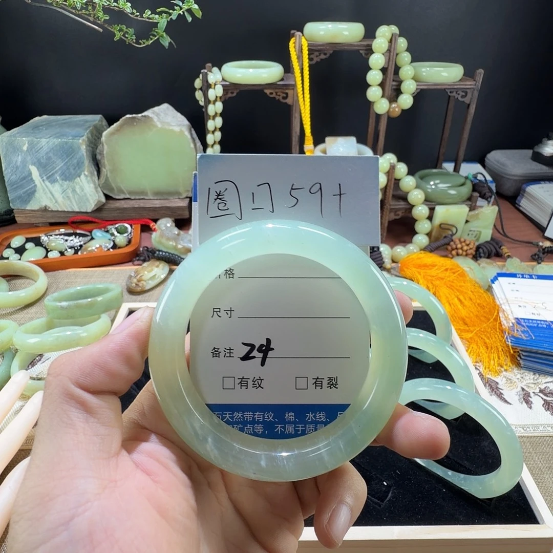 蛇纹石玉未镶嵌手镯