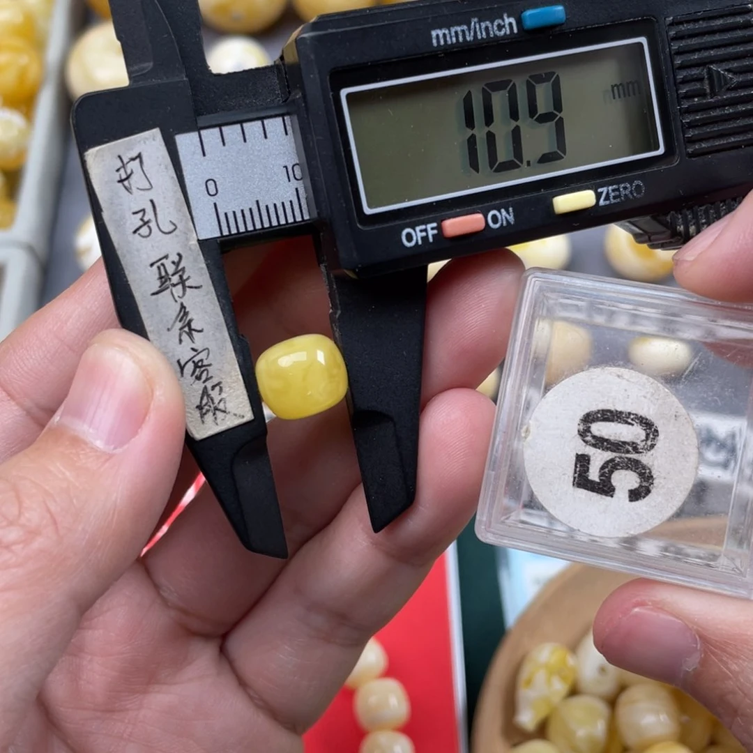 蜜蜡珠宝奇石未镶嵌