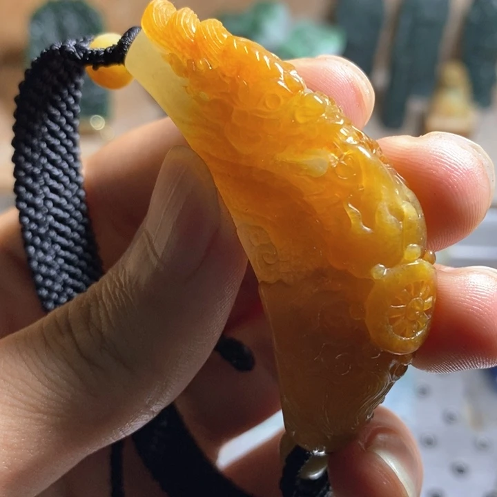 未镶嵌定制翡翠龙手牌