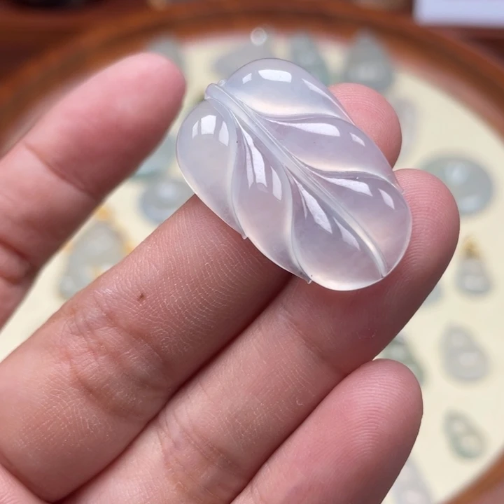 翡翠未镶嵌颈饰叶子