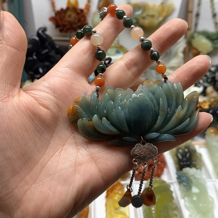 未镶嵌蛇纹石玉颈饰