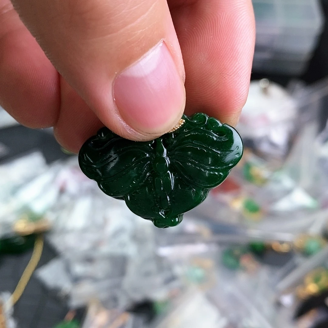 只买单纯的吊坠，没带链子，属的性质。