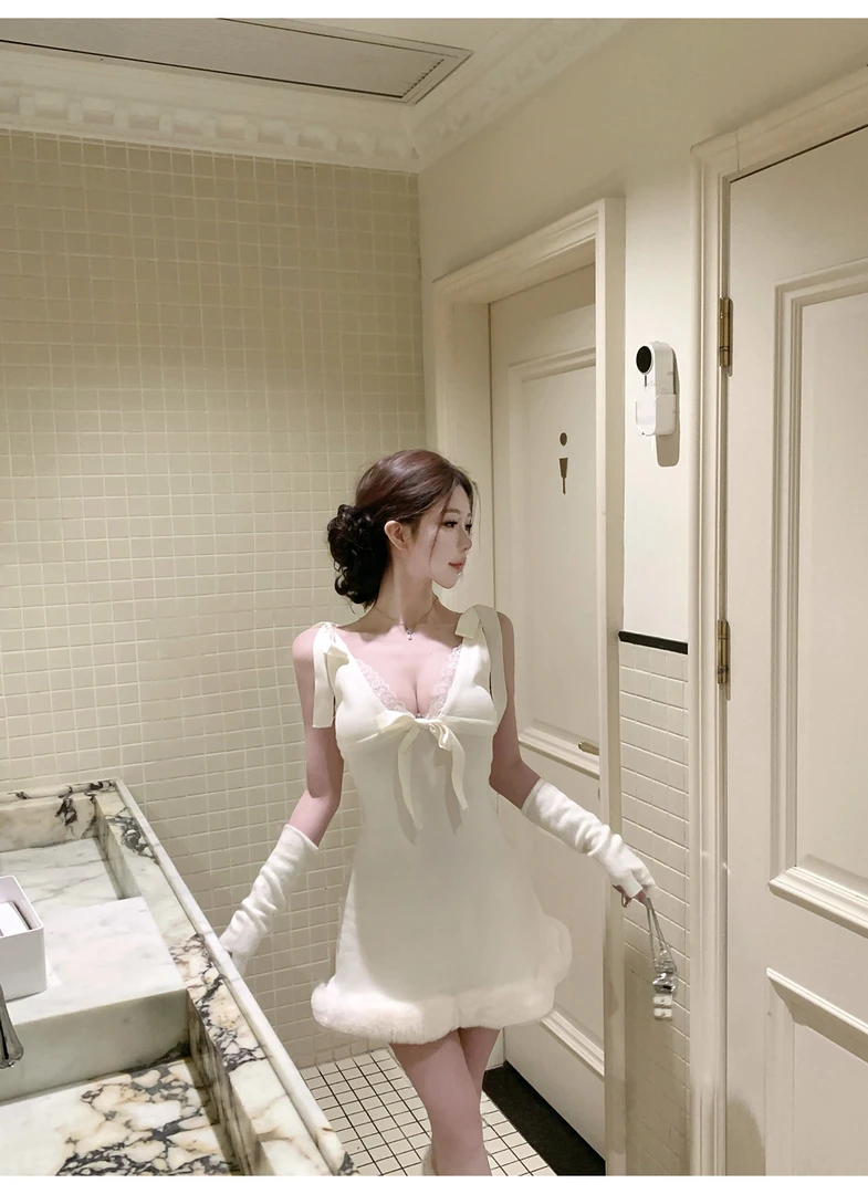 娇嗲千金 法式纯欲性感系带深v辣妹吊带连衣裙毛绒绒拼接A字短裙