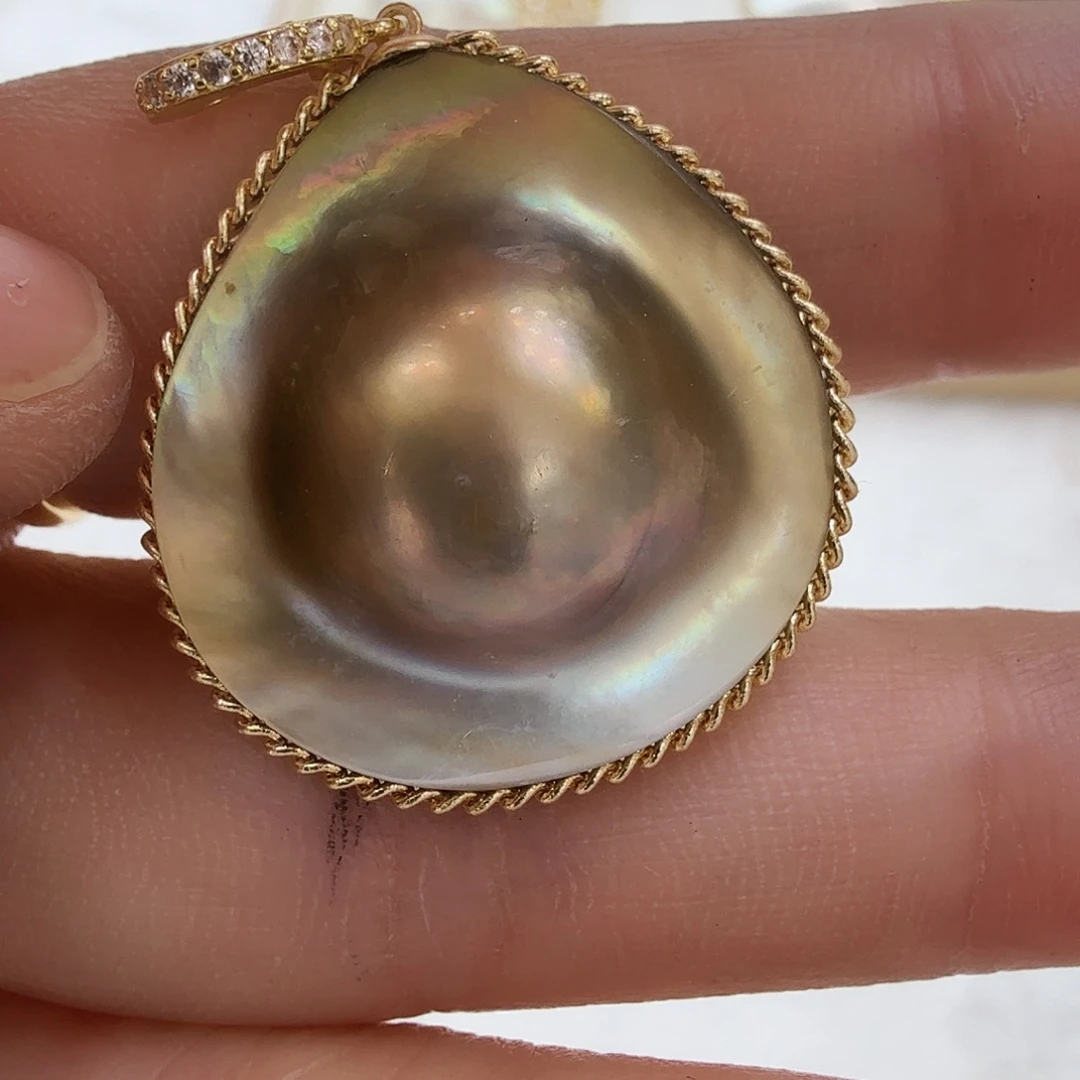 未镶嵌拼合珍珠（马贝珠）颈饰88