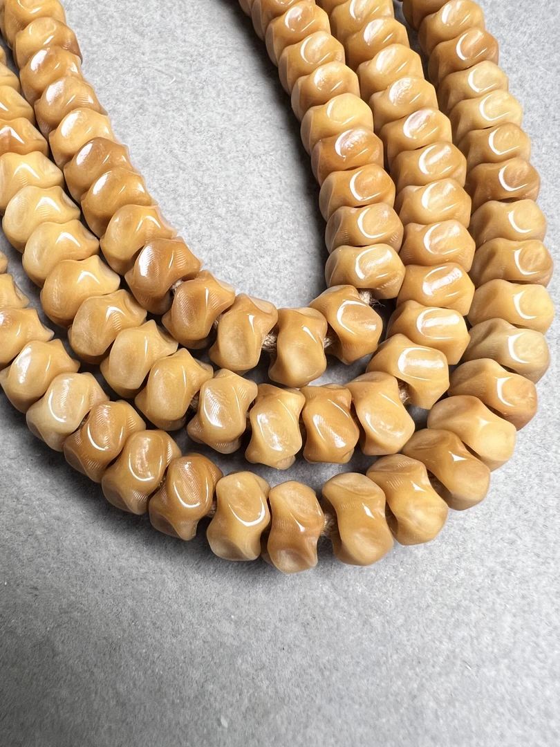 保真龙脊龙骨手持40颗左右 老料子  无月 微钥匙孔