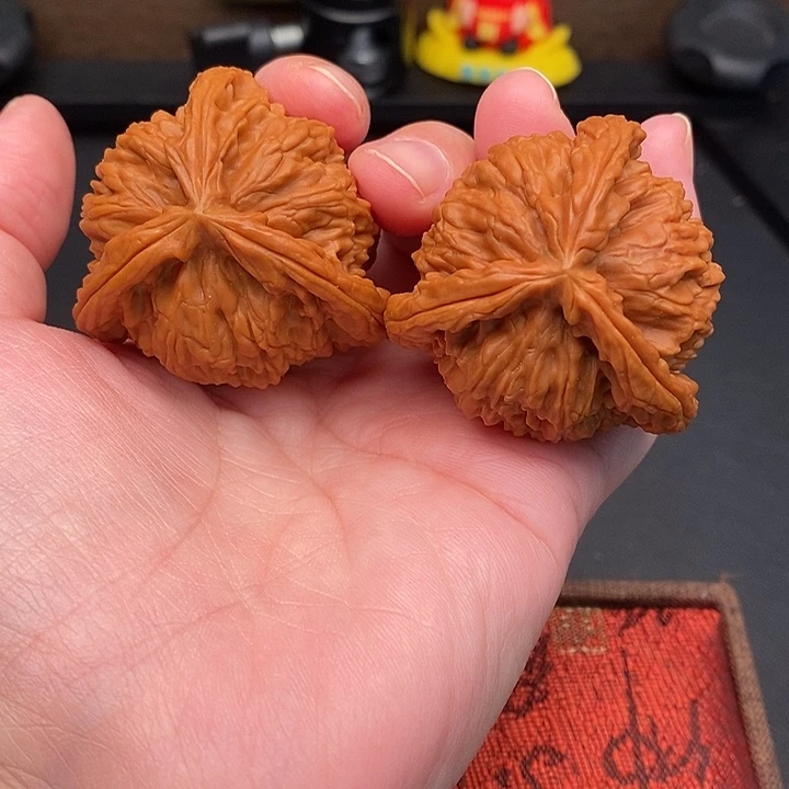 蒋***哥文玩核桃把件白奔