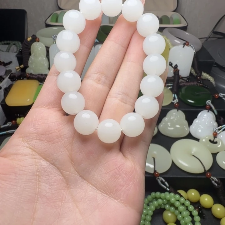 新疆老料羊脂白圆珠手串