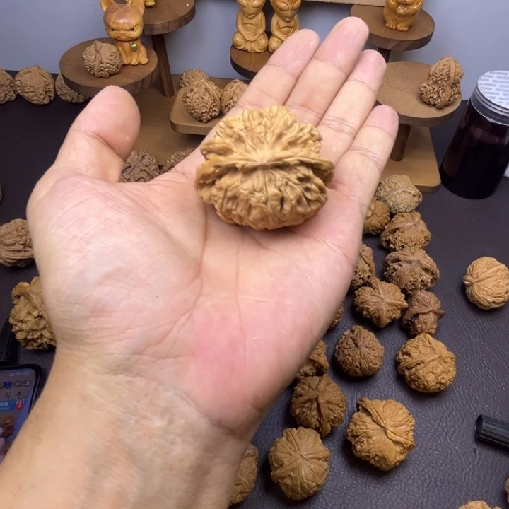 ****人桃核吊坠帝王蛇头