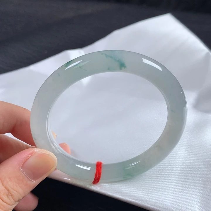 翡翠未镶嵌手镯（圆镯）