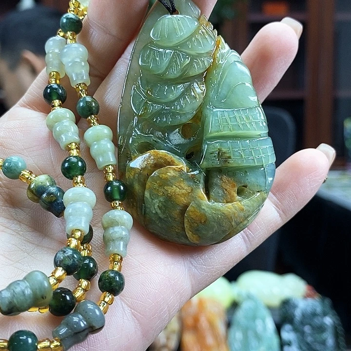 蛇纹石玉吊坠未镶嵌