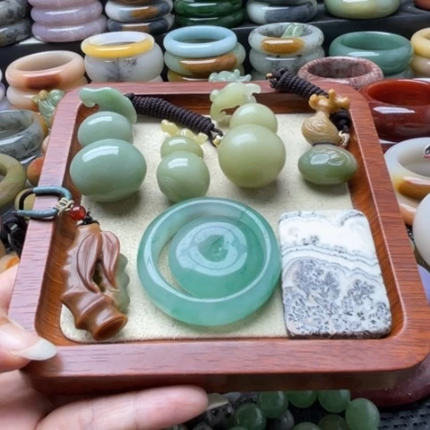 石英岩玉未镶嵌手镯