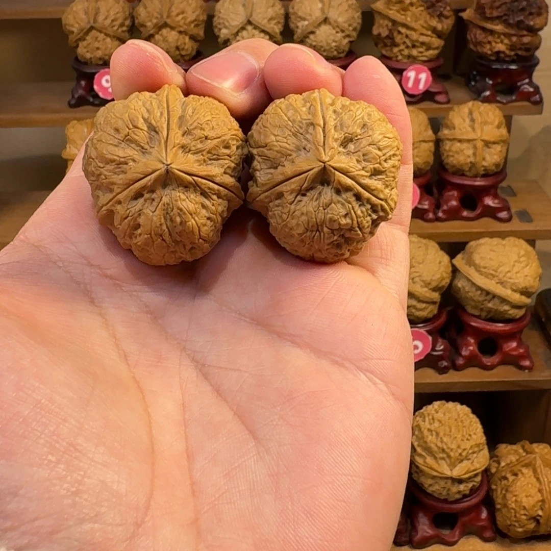 铁核桃把件麒麟纹狮子头奔驰