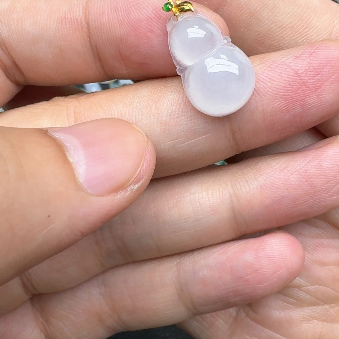 翡翠18K金镶嵌颈饰葫芦