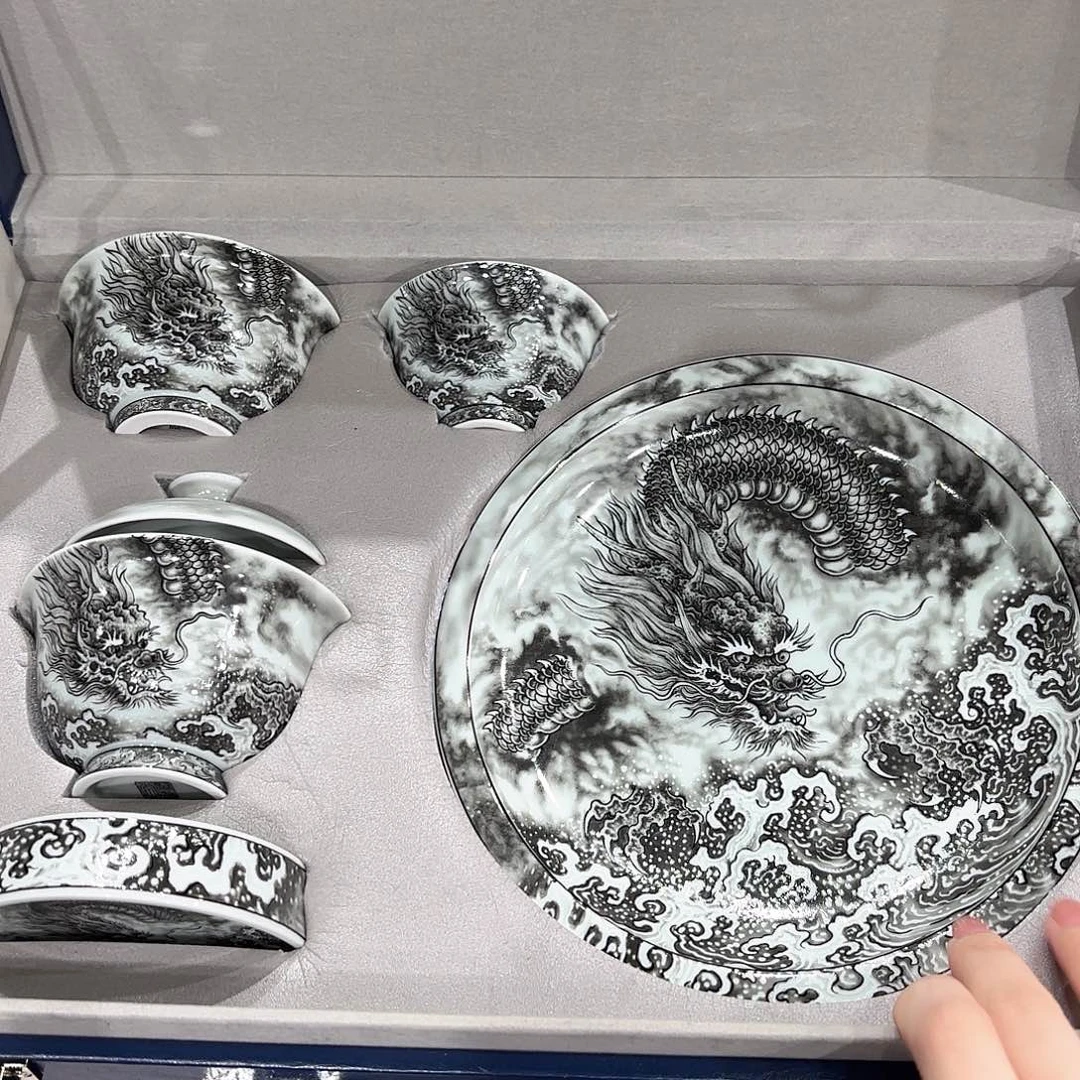 瓷片景德镇瓷器精品陈列