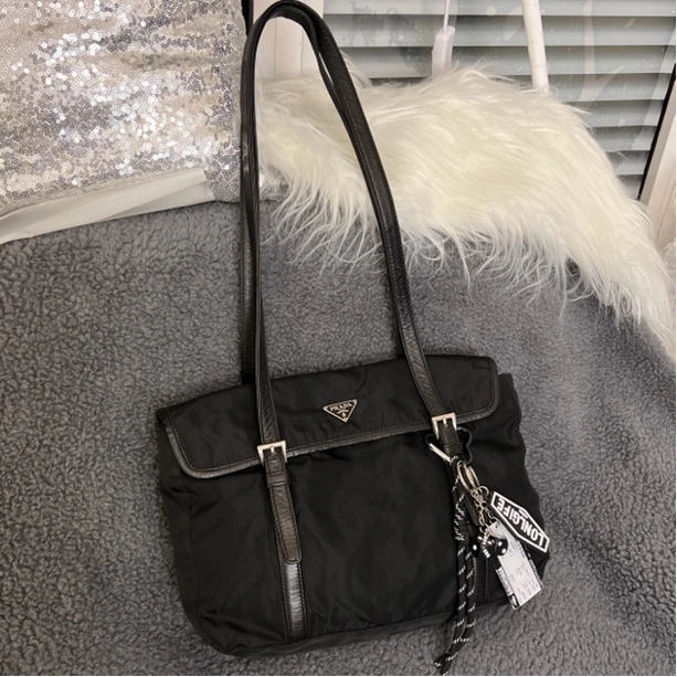 95新 Prada/普拉达 黑色尼龙皮肩带横版法棍公文学院腋下单肩包