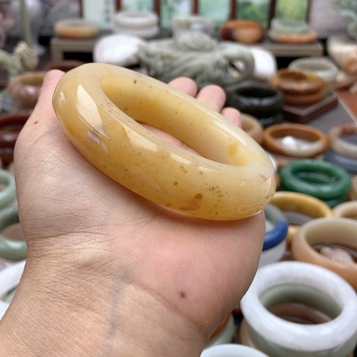 石英质玉手镯未镶嵌