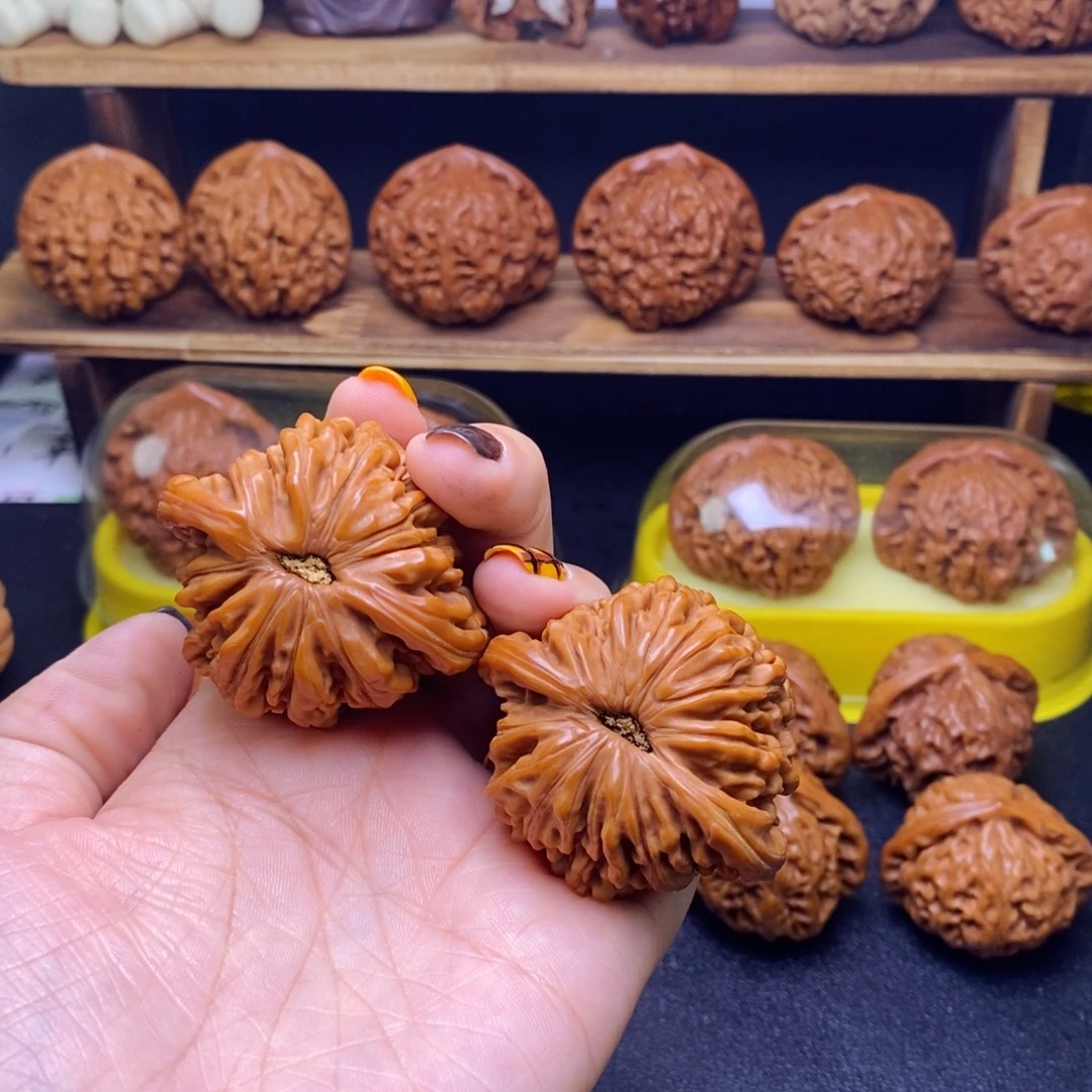社***長吊坠桃核福利核桃