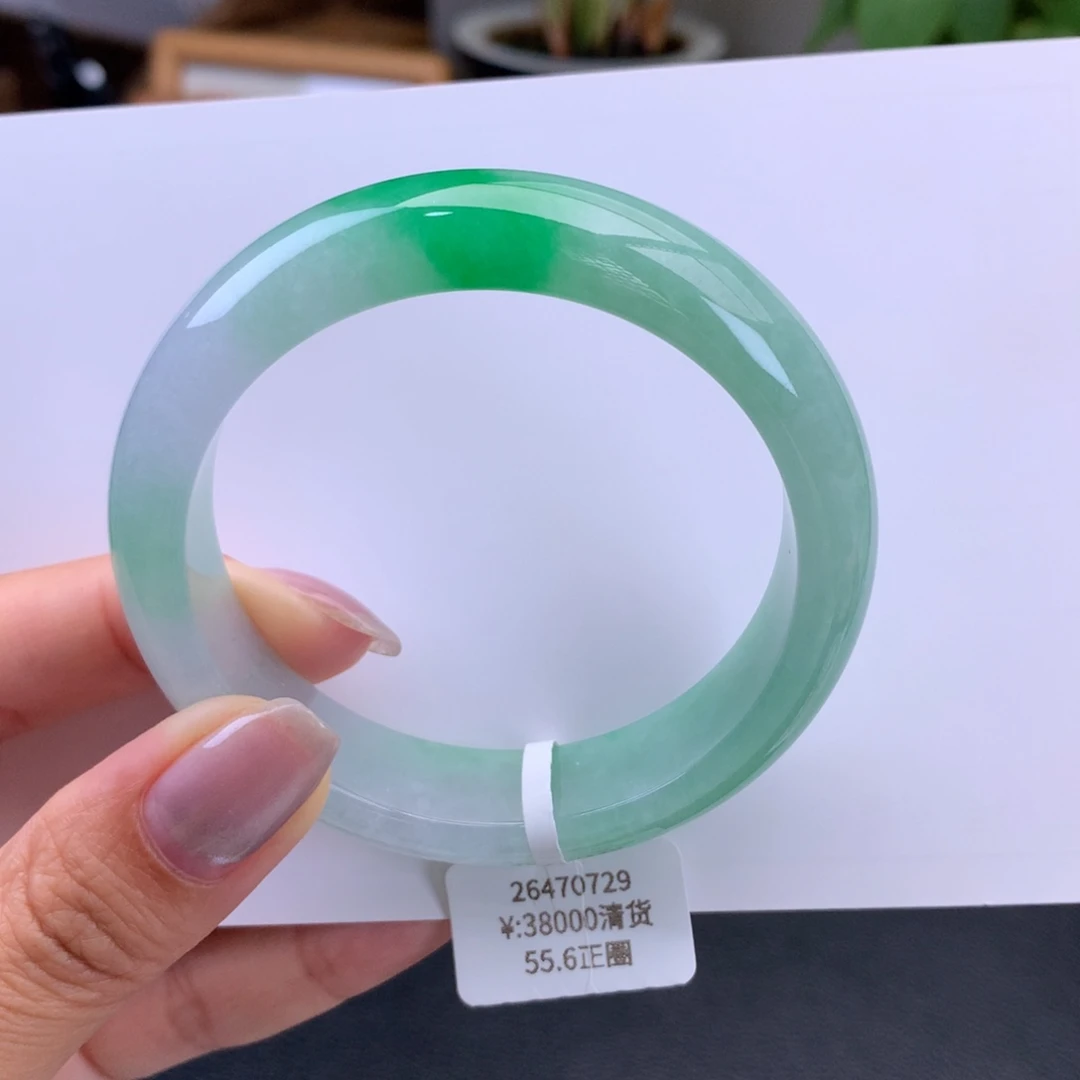 翡翠手镯未镶嵌糯冰阳绿手镯（有纹）
