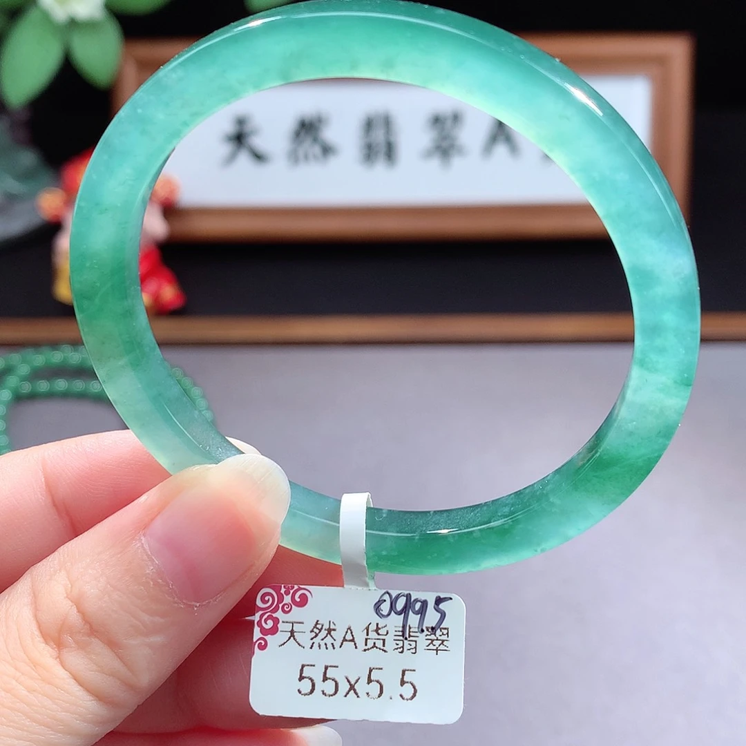 未镶嵌手镯（圆镯）翡翠