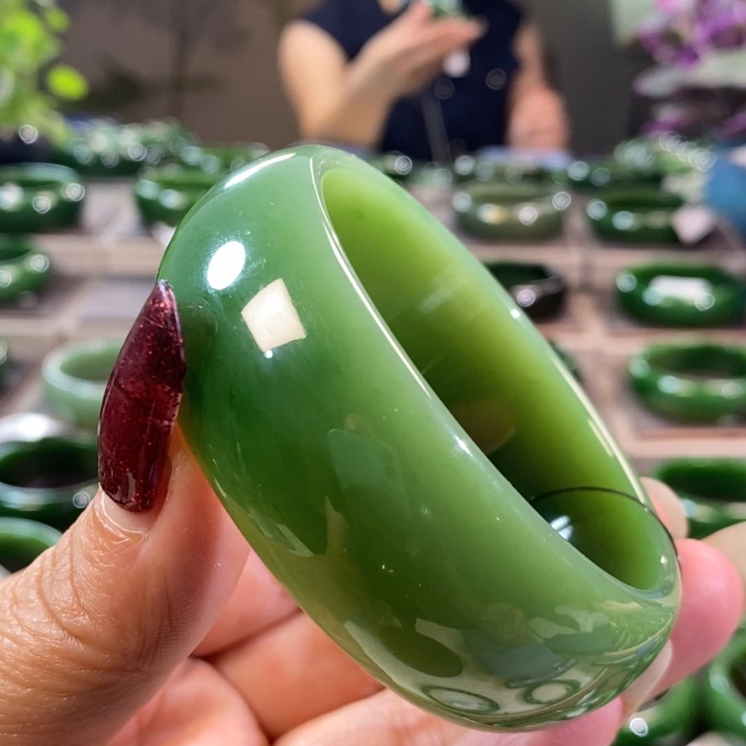 刺***兔和田玉（碧玉）手镯未镶嵌
