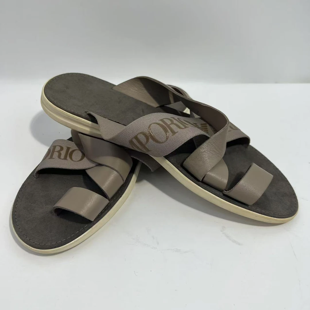 未使用 EMPORIO ARMANI/安普里奥·阿玛尼 休闲素面卡其经典一字拖