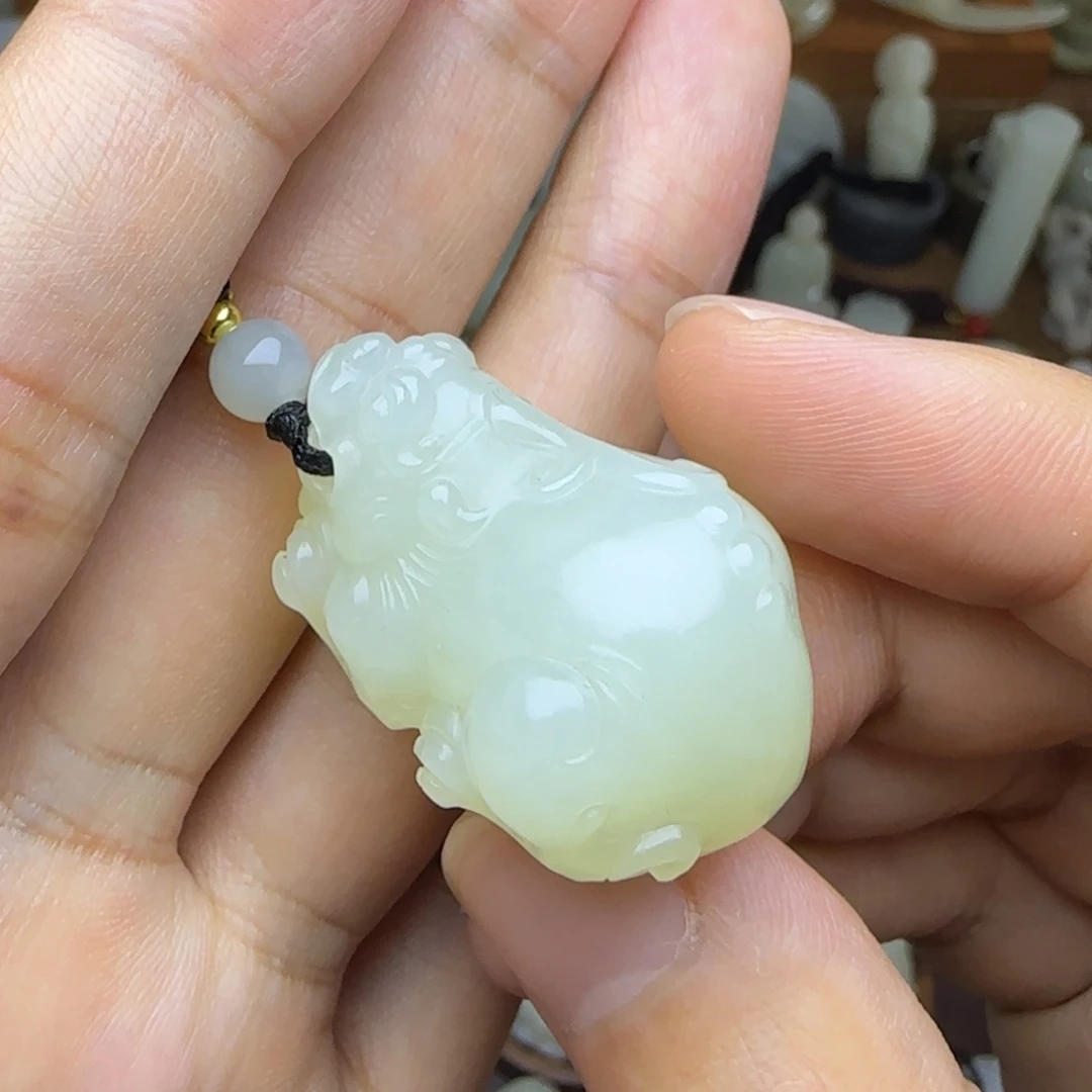 未镶嵌和田玉挂件貔貅