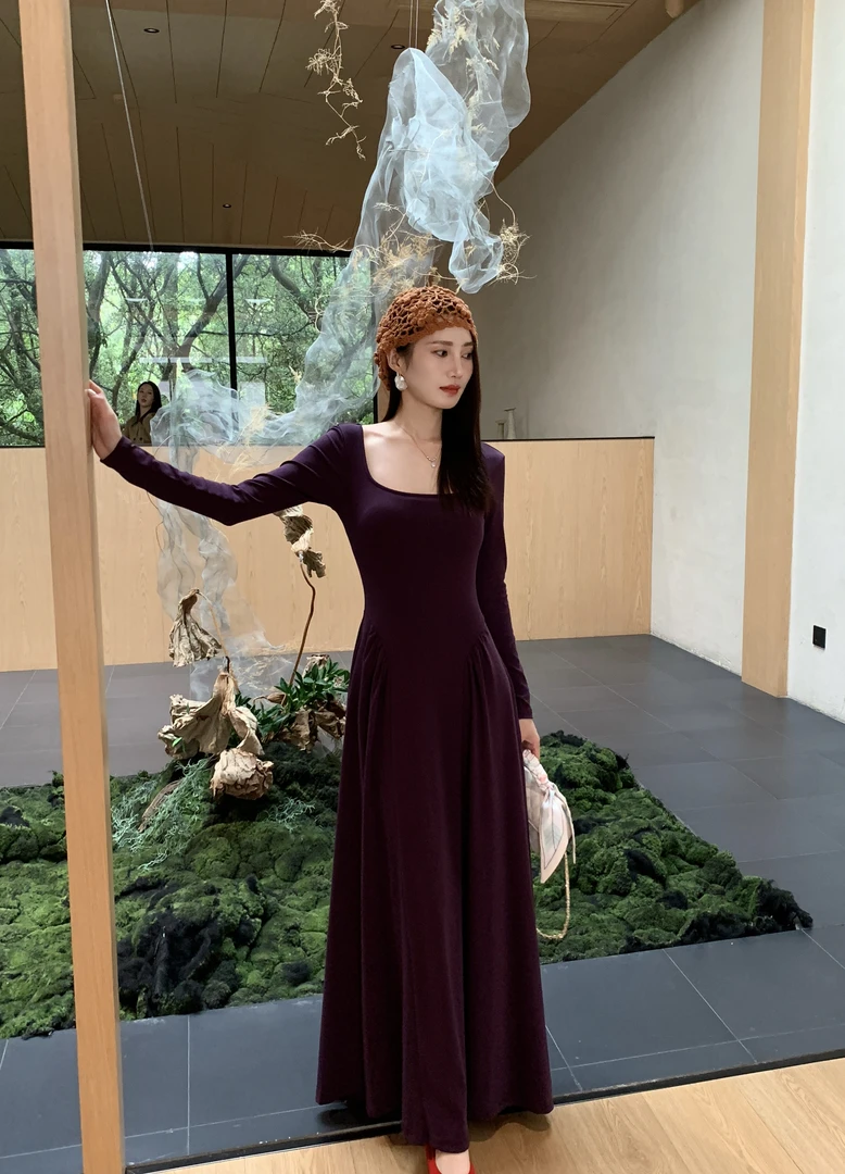 新品方领自带胸垫连衣裙长袖女春秋季修身内搭打底收腰显瘦长裙子