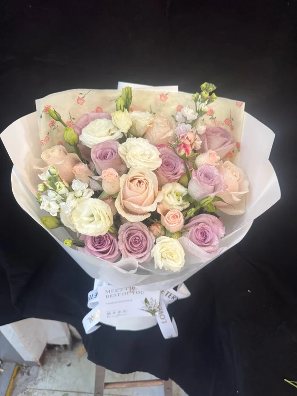玫瑰绣球紫罗兰混搭花束全国同城配送送女友生日礼物