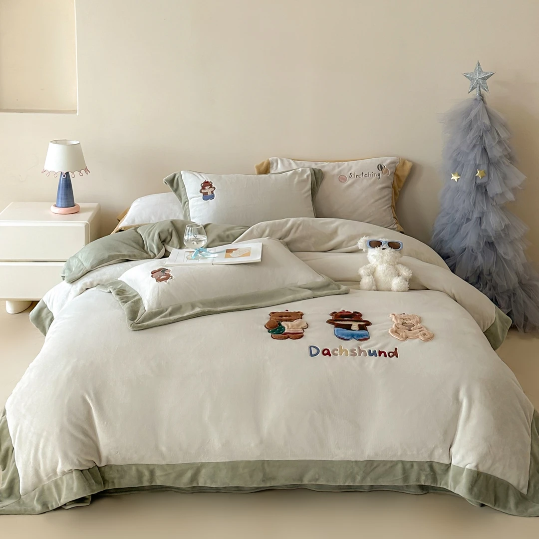 2025新款高端奶肤绒卡通贴布绣花四件套双面加厚可爱保暖被套床品