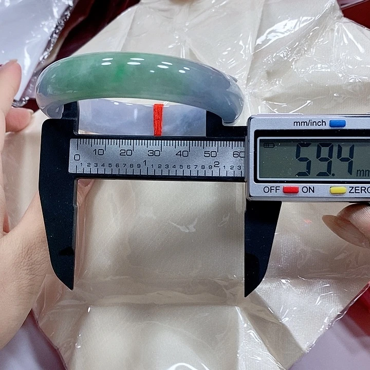 彼***花翡翠手镯未镶嵌212。库存➕2去拍