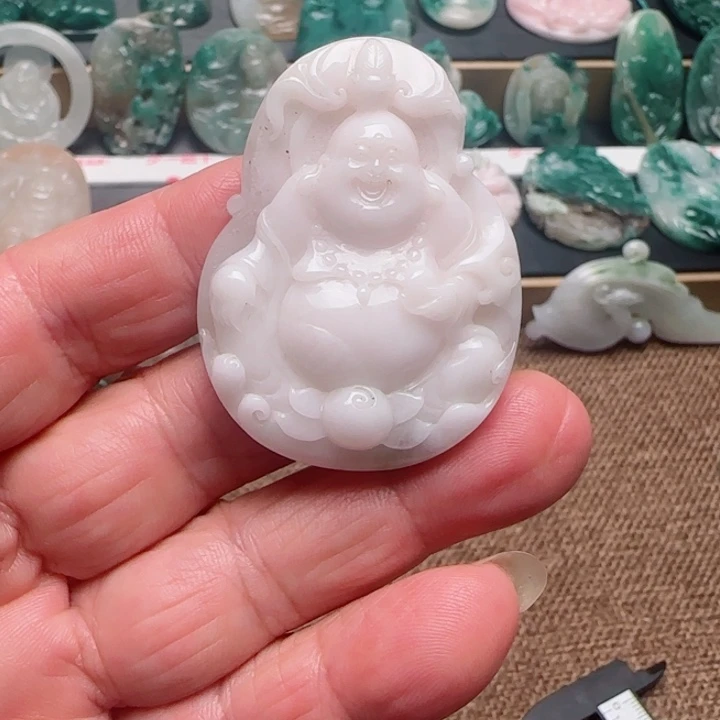 独山玉未镶嵌颈饰